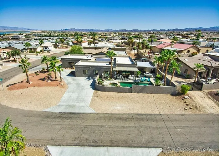 Lakeside Entertainment Oasis With Heated Pool And