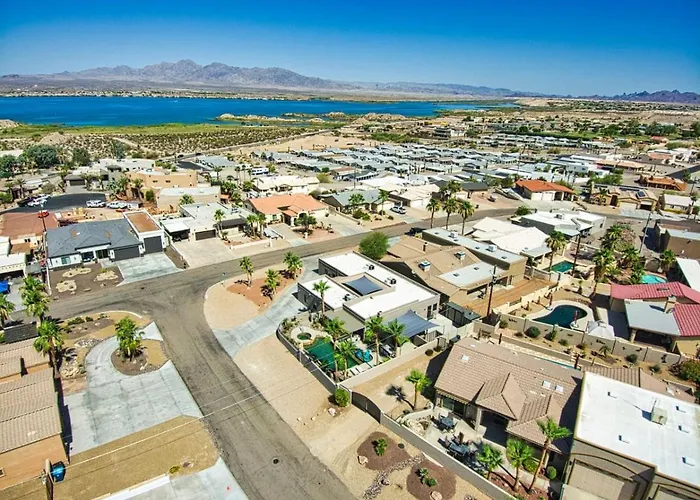 Lakeside Entertainment Oasis With Heated Pool And