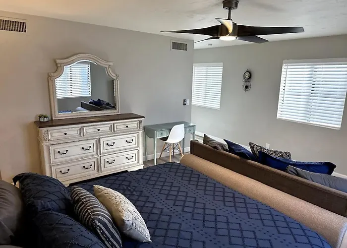 Ferienhaus Lakeside Entertainment Oasis With Heated Pool And