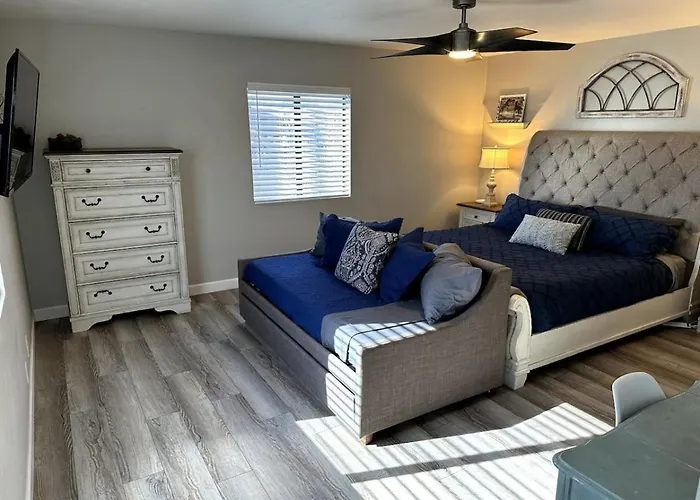 Lakeside Entertainment Oasis With Heated Pool And