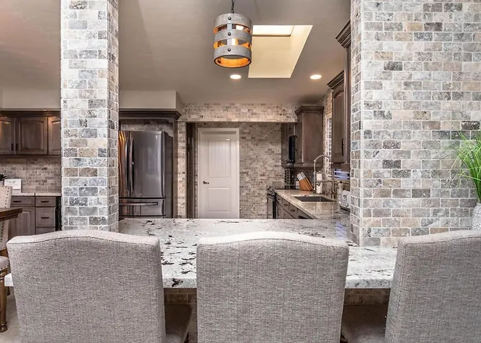 Lakeside Entertainment Oasis With Heated Pool And Ferienhaus