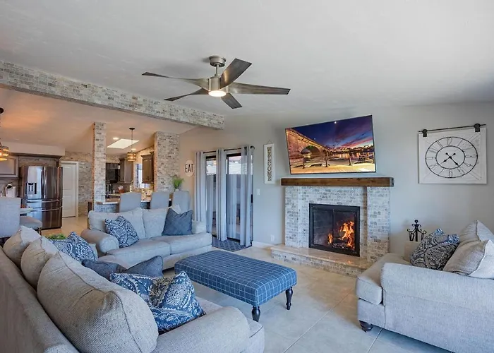 Lakeside Entertainment Oasis With Heated Pool And Lake Havasu City