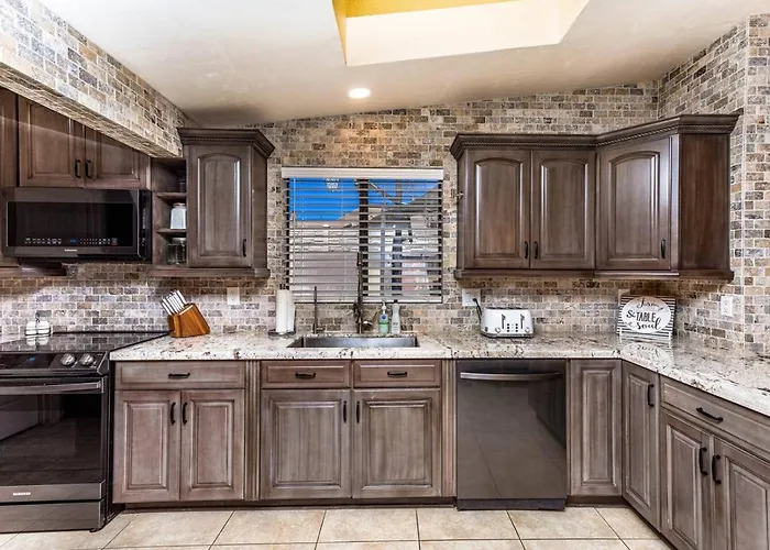 Ferienhaus Lakeside Entertainment Oasis With Heated Pool And