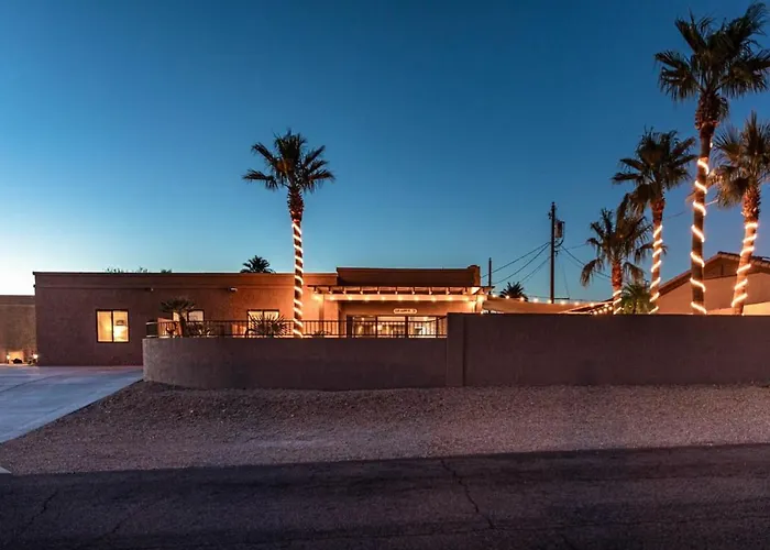 Lakeside Entertainment Oasis With Heated Pool And Ferienhaus