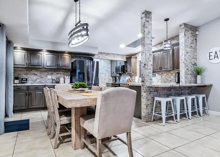 Lakeside Entertainment Oasis With Heated Pool And Ferienhaus
