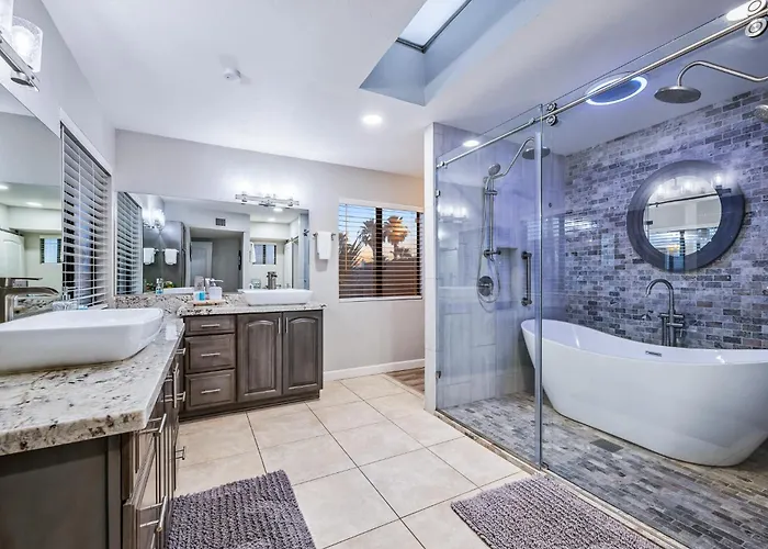 Lakeside Entertainment Oasis With Heated Pool And *