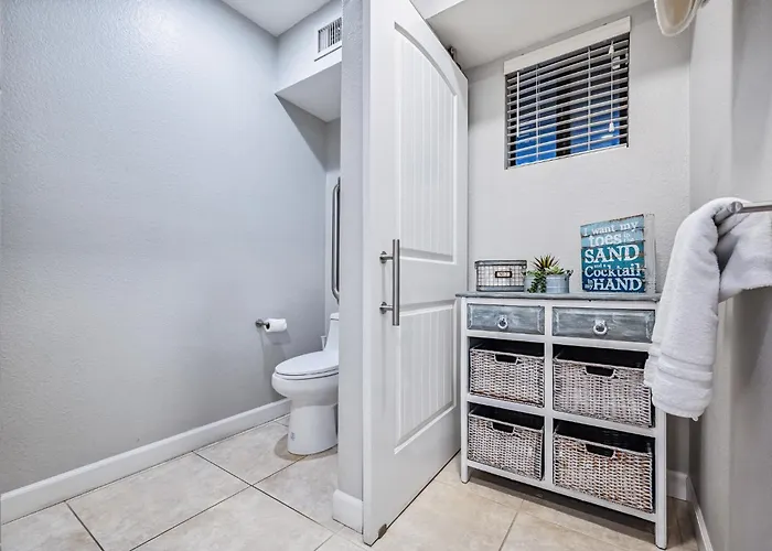 Lakeside Entertainment Oasis With Heated Pool And