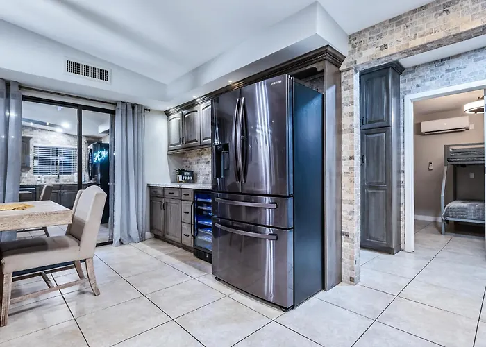 Ferienhaus Lakeside Entertainment Oasis With Heated Pool And